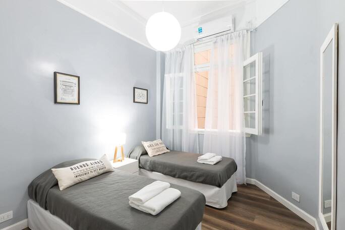 Photo d'une chambre de l'Hôtel du Port à Marseille